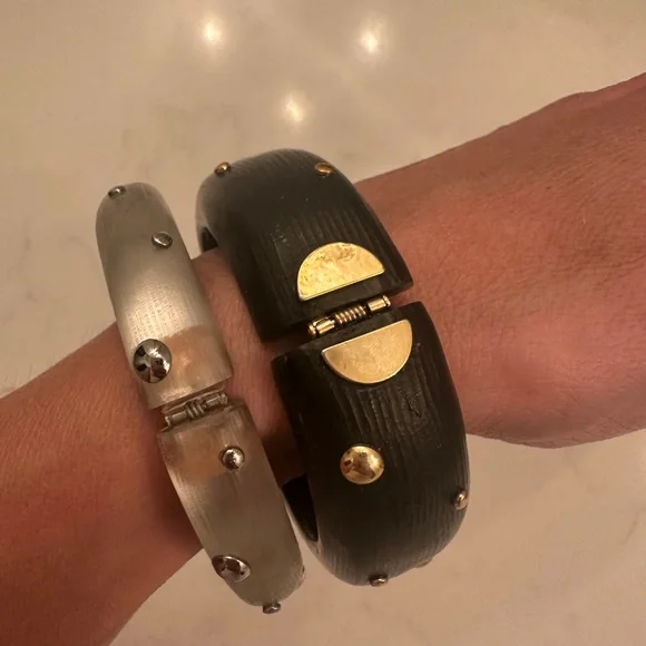 Alexis Bittar White Silver studded Lucite bracelet - Picture 8 of 9